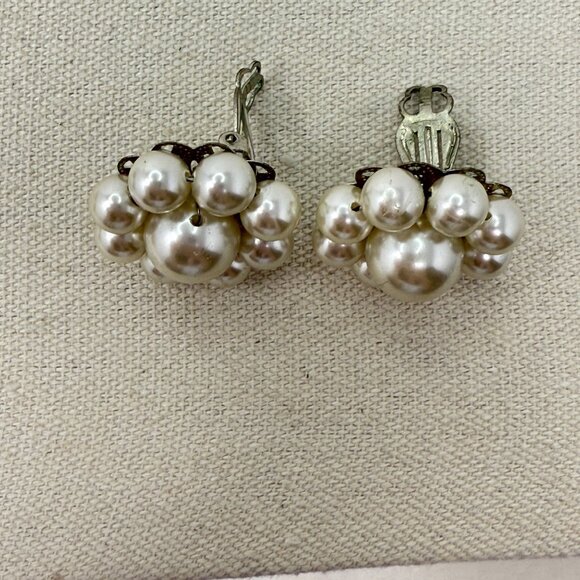Vintage Bead Cluster Earrings Imitation Pearl Silver-Tone Marked Japan Retro - Picture 3 of 7